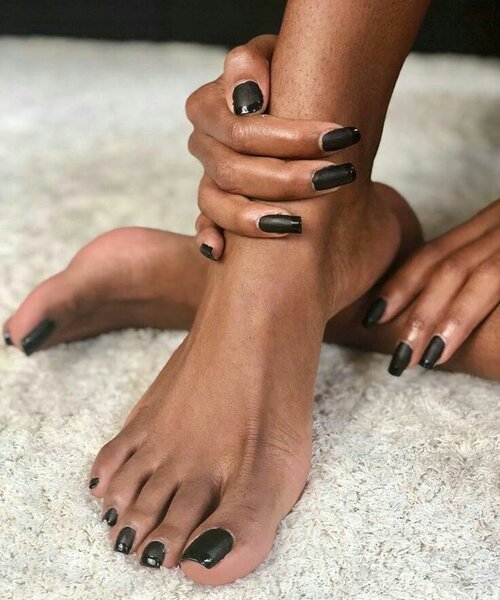 pedicure black nails